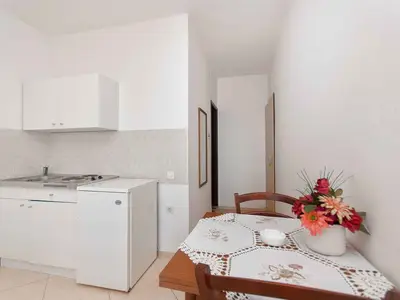 Ferienwohnung für 2 Personen (22 m²) in Tučepi 4/8