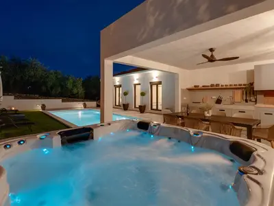 Ferienwohnung Villa Gironi mit Pool, Whirlpool
