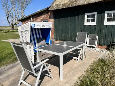 Terrasse „Wiesenduft“ mit Strandkorb