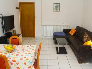 21722879-Ferienwohnung-4-Turanj-300x225-2