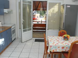 21722879-Ferienwohnung-4-Turanj-300x225-5