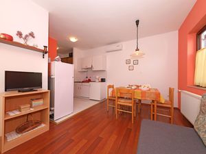 23940706-Ferienwohnung-3-Turanj-300x225-1