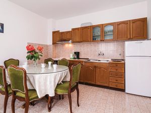 23731677-Ferienwohnung-5-Turanj-300x225-1