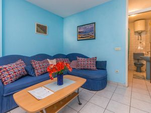 23763152-Ferienwohnung-3-Turanj-300x225-1