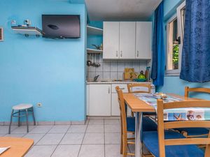 23763152-Ferienwohnung-3-Turanj-300x225-2