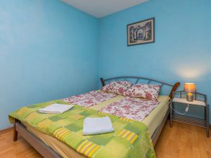 23763152-Ferienwohnung-3-Turanj-300x225-4