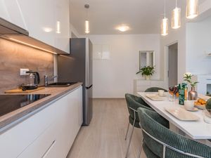 23767004-Ferienwohnung-5-Turanj-300x225-4