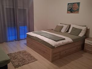 18697781-Ferienwohnung-8-Turanj-300x225-3