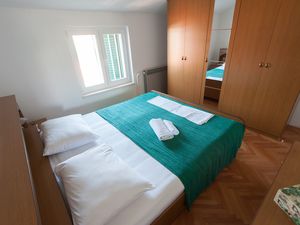 18688202-Ferienwohnung-4-Turanj-300x225-5