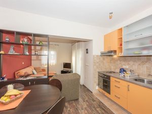 19128357-Ferienwohnung-3-Turanj-300x225-3