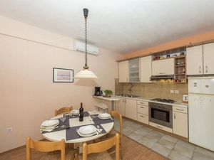 19128355-Ferienwohnung-4-Turanj-300x225-2