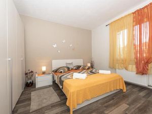 19128355-Ferienwohnung-4-Turanj-300x225-3