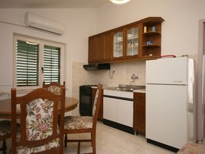 23929269-Ferienwohnung-4-Turanj-300x225-3