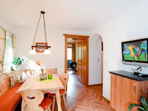 23952397-Ferienwohnung-5-Tux-300x225-5