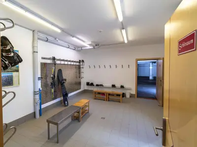 Schiraum mit Schuhtrockner, im Sommer Bikeraum