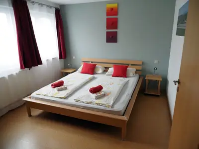 Schlafzimmer 1