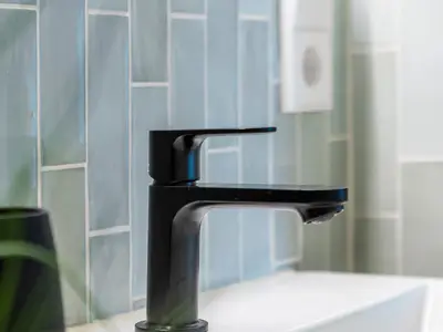 apartment-water-anchor-bad-detail