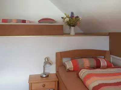 Schlafzimmer 2 mit 3 Betten im Dachgeschoss