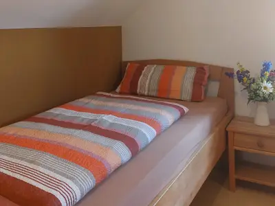 Schlafzimmer 2 mit 3 Betten im Dachgeschoss