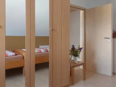 Schlafzimmer 2 mit 3 Betten im Dachgeschoss