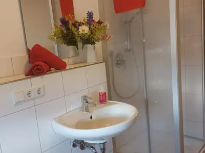 Badezimmer 2 im Dachgeschoss