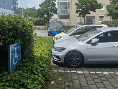 behindertenparkplatz__ffentlich