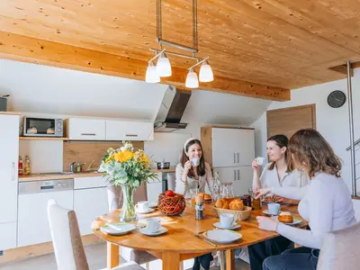 Essbereich der Wohnung Quitte