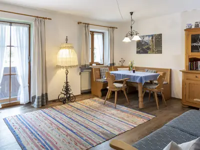 Wohnzimmer mit Südbalkon