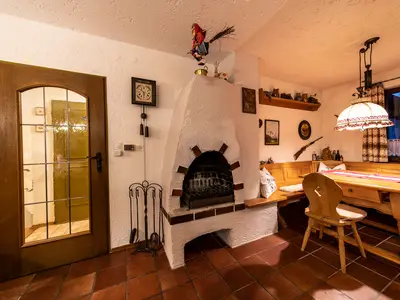 Blick auf Kamin und "Bauern-" Essecke