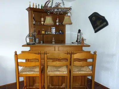 Barecke mit 3 Barhocker