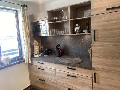 Rechte Küchenzeile (Microwelle, Kühlkombination,....)