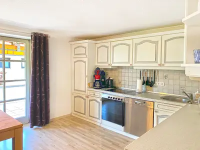 Die voll ausgestattete Küche der Ferienwohnung