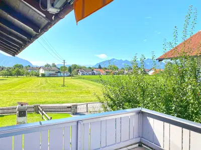In der Ferienwohnung gibt es eine große Terrasse mit Bergblick