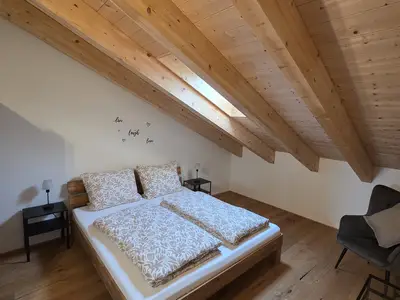 Schlafzimmer 1