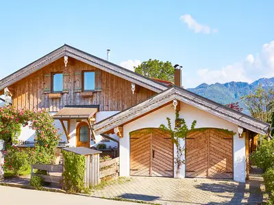 Aussenansicht - Hausberge im HIntergrund