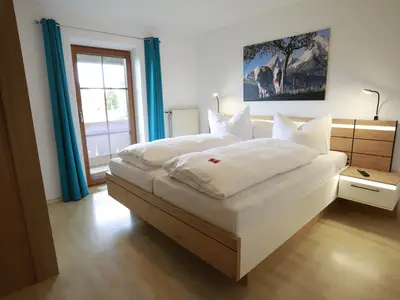 Schlafzimmer mit 2. TV