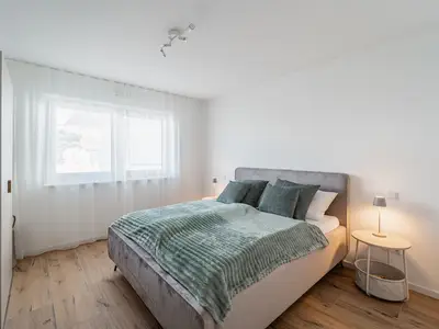 Schlafzimmer 1