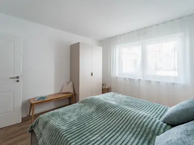Schlafzimmer 1