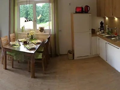 Rundblick Wohn/Essbereich mit Terrasse