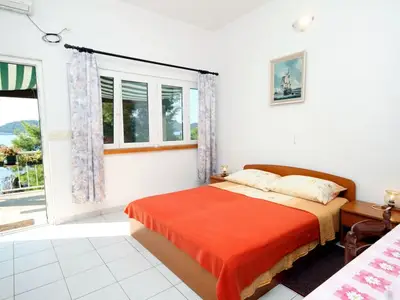 Ferienwohnung für 2 Personen in Ubli 7/10