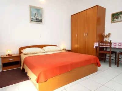 Ferienwohnung für 2 Personen in Ubli 8/10