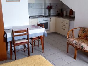 18321450-Ferienwohnung-2-Ubli-300x225-1