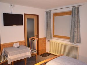 24035125-Ferienwohnung-10-Uderns-300x225-3