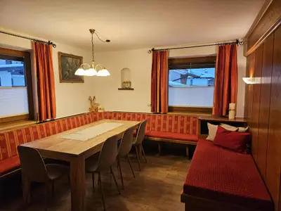 Wohnzimmer mit Couch