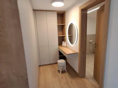 Modern Alp Apart - Ankleide / Schminktisch