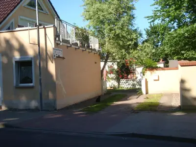 Auffahrt zur Ferienwohnung, Pkw - Stellplatz