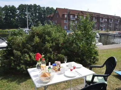 Sonnenfrühstück mit  Wasserblick