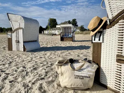 Strand mit Blick auf Strandhalle