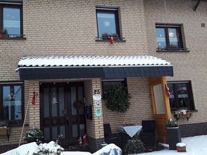 3794324-Ferienwohnung-6-Üxheim-300x225-2