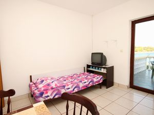 23933146-Ferienwohnung-4-Ugljan-300x225-2